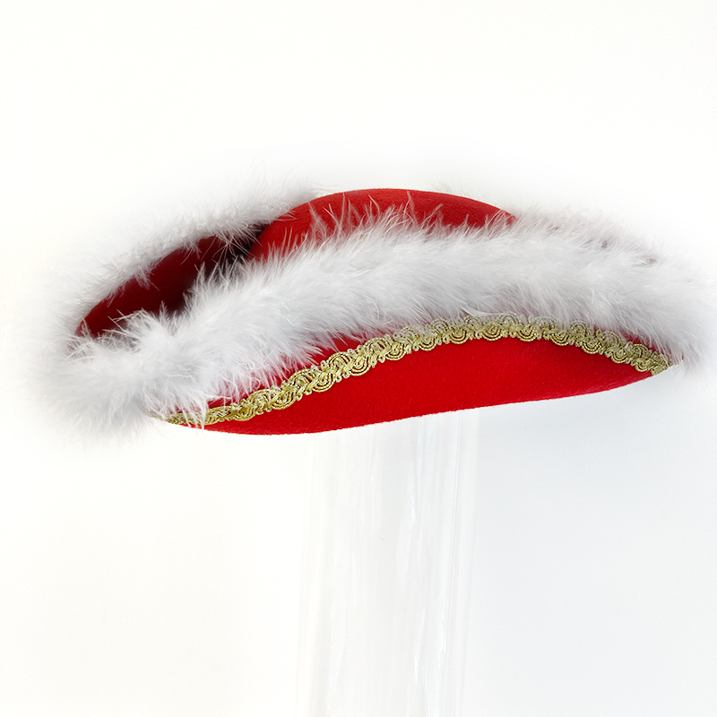 Dreispitz Rot mit Marabubesatz (auch in blau erhältlich)